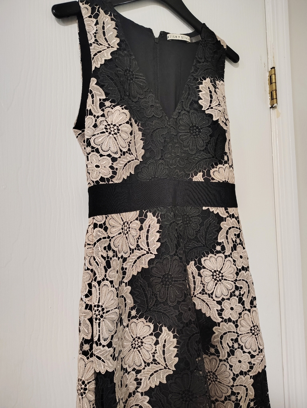 Alice + Olivia Patrice A-Line Lace Dress Black and Cream Women's 2 Floral - Picture 14 of 16